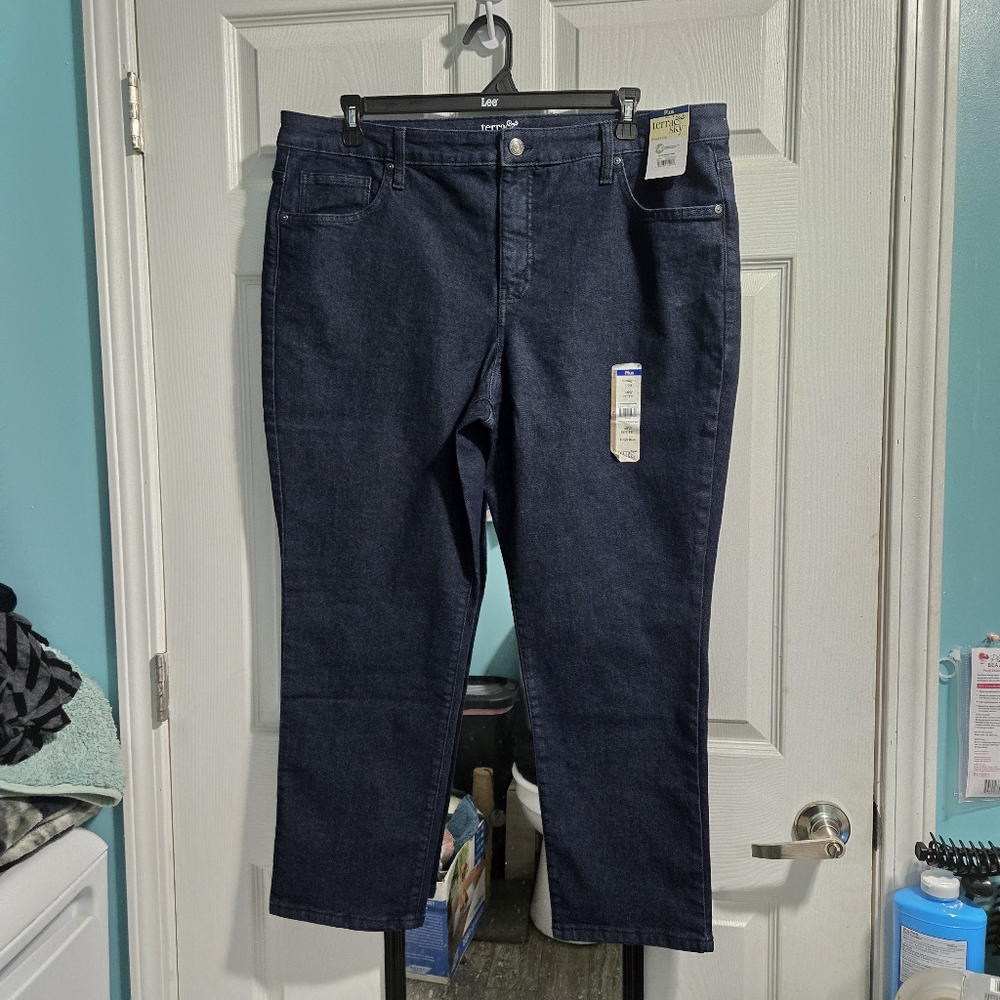 NWT Terra & Sky Petite Straight Leg Jeans